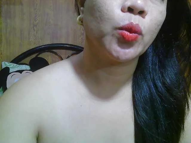 Sweetlips69 on BongaCams