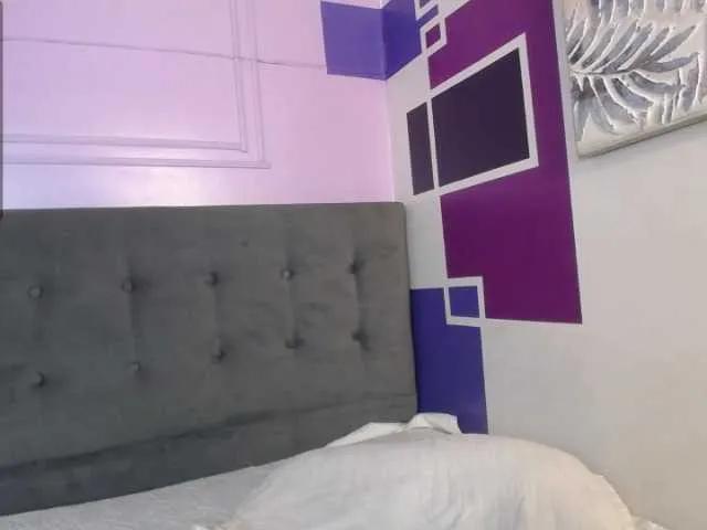 tiiny-emilly on BongaCams