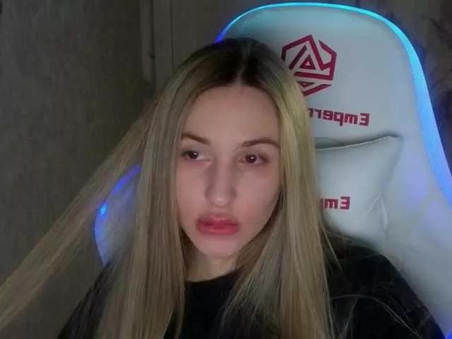 VikkiRood on BongaCams