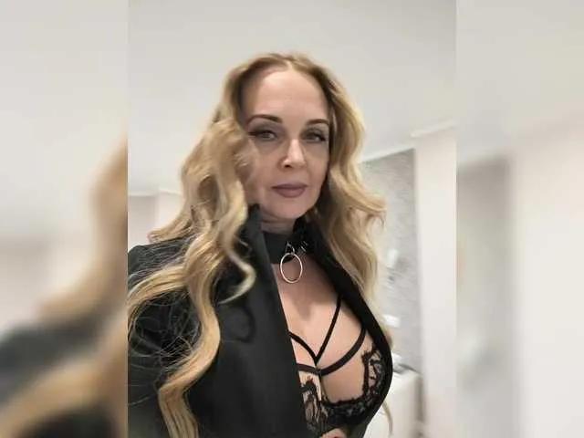 XxxSexyMilfxxX on BongaCams