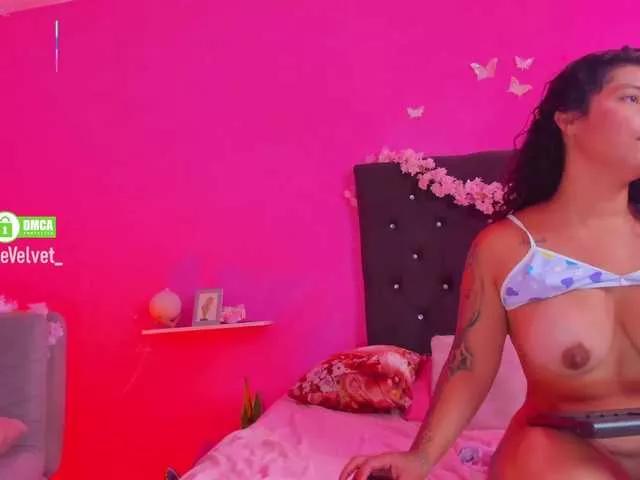 Zoe-Leo on BongaCams