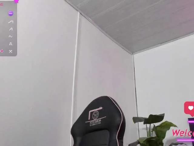 ZURY-TAY on BongaCams