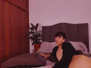 2gays_1straight on Chaturbate