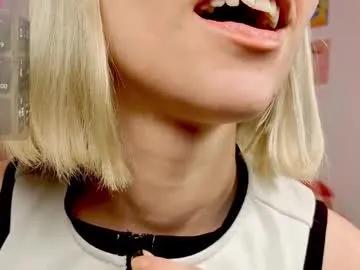 annietinky on Chaturbate