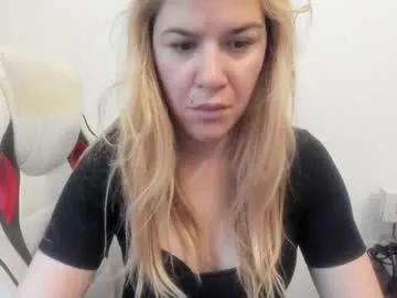 artsyandcraftsy_ on Chaturbate