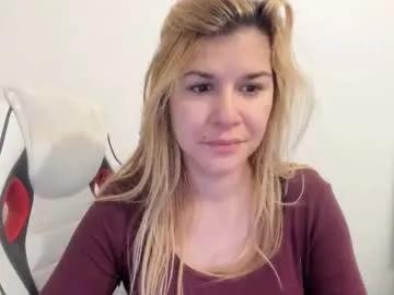 artsyandcraftsy_ on Chaturbate