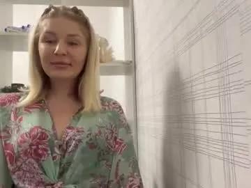 blondie_xoxoxo — Hi I am new here...dont be rude please Goal: Blow a kiss  [30 tokens remaining] #new #shy #nonude #milf #natural