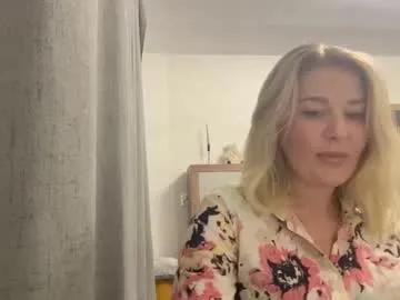 blondie_xoxoxo on Chaturbate