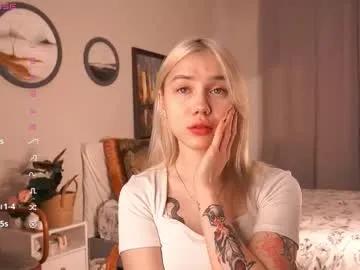 blue_bow on Chaturbate