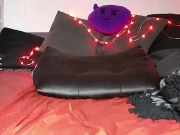 devil_s_bride on Chaturbate