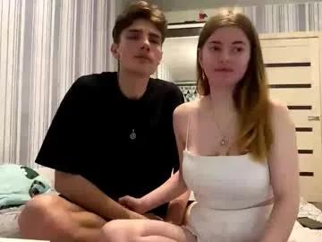 emiliacouple on Chaturbate