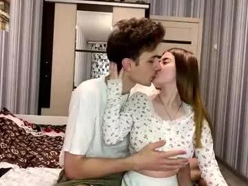 emiliacouple on Chaturbate