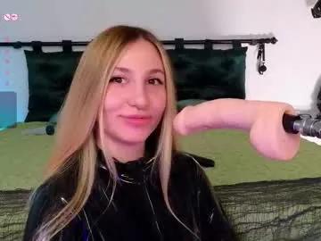 evit_dirty_mind_ on Chaturbate