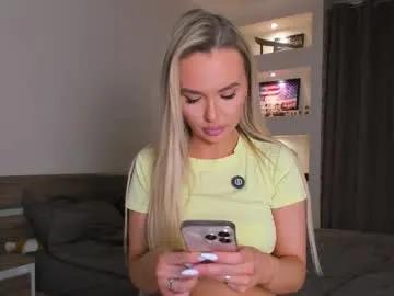 honey_bunnyy_ on Chaturbate