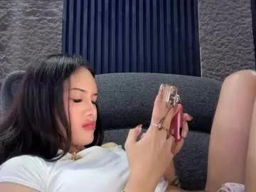 hugecockeightine on Chaturbate