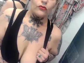 kinkypinkyplay2 on Chaturbate