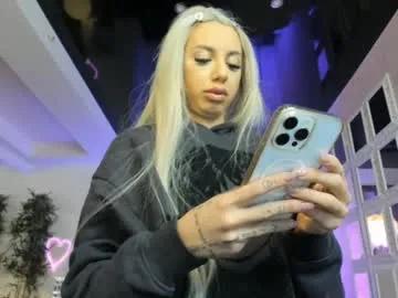 lisaakira on Chaturbate