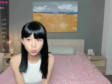 little_yena on Chaturbate