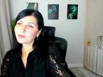 moonvelour — Chill atmosphere, warm energy and friendly chat. I'm live and happy to meet you #mature #sexy #pvt #tipmenu