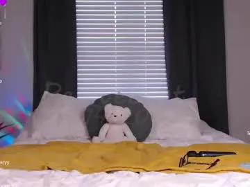 petitebrat on Chaturbate