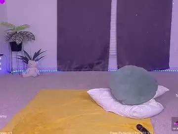 petitebrat on Chaturbate