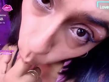 roxanne_han — Close-up of mouth... tongue, lips and soft moan  [45 tokens left] #latina #mommy #mature #feet #milf