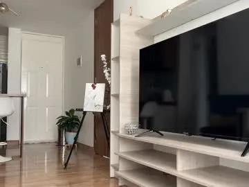 sweet_littleee on Chaturbate