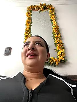 Abril_Luv on StripChat