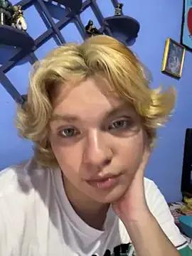 adam_angelssss on StripChat