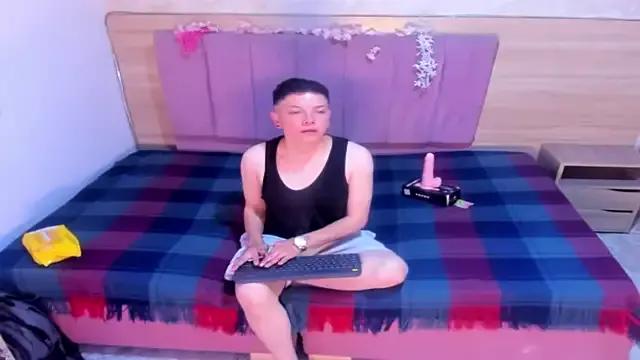 alexmadisoncm101 — MASTURBATE WITH DILDO 