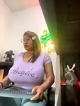 AlexxiaaMat on StripChat