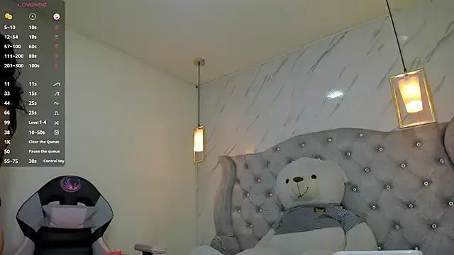 Alice_Laurentt on StripChat