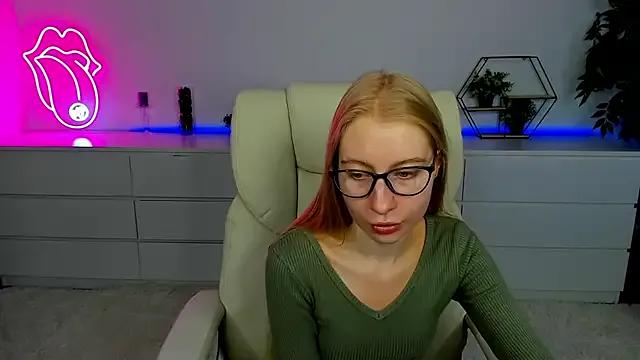 Alina_Blonde on StripChat