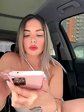 Alirawrz on StripChat