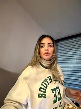 Alirawrz on StripChat