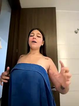 Alyshanon18 on StripChat