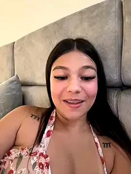 Alyshanon18 on StripChat