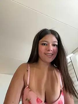 Alyshanon18 on StripChat