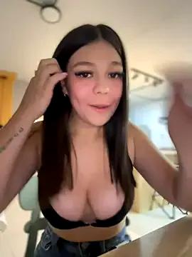 Alyshanon18 on StripChat