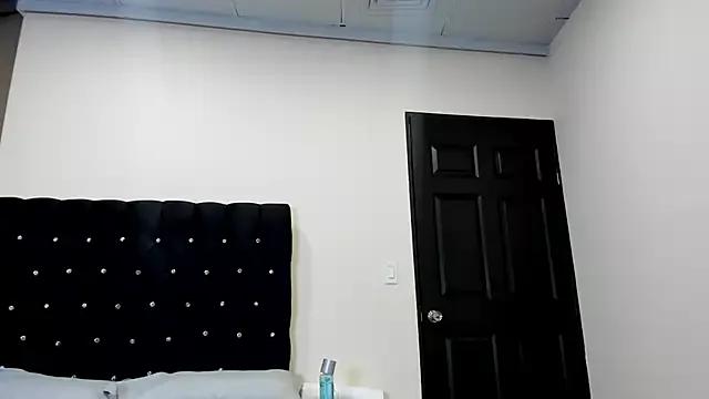 AngelynaW on StripChat