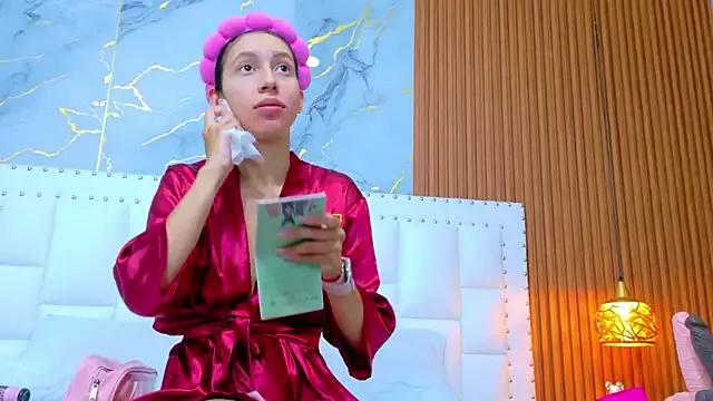 Beautifulskinny18 on StripChat