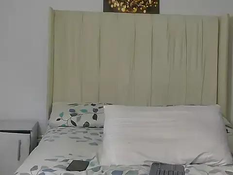 BhadBhad_Kitty on StripChat