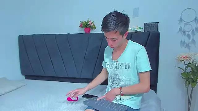 big-dicktop23 on StripChat