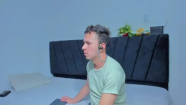 big-dicktop23 on StripChat