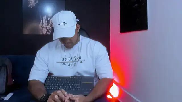 Big_furry_bear13 on StripChat