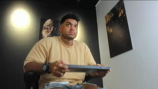 Big_furry_bear13 on StripChat