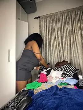 Bustygoddess32 on StripChat