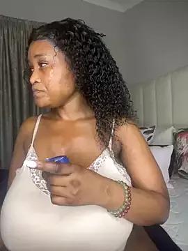 Bustygoddess32 on StripChat