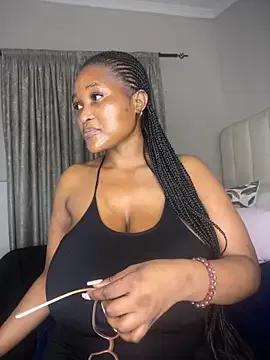 Bustygoddess32 on StripChat