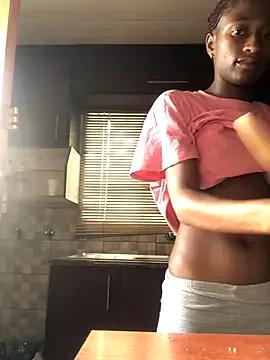 Caramel102004 on StripChat